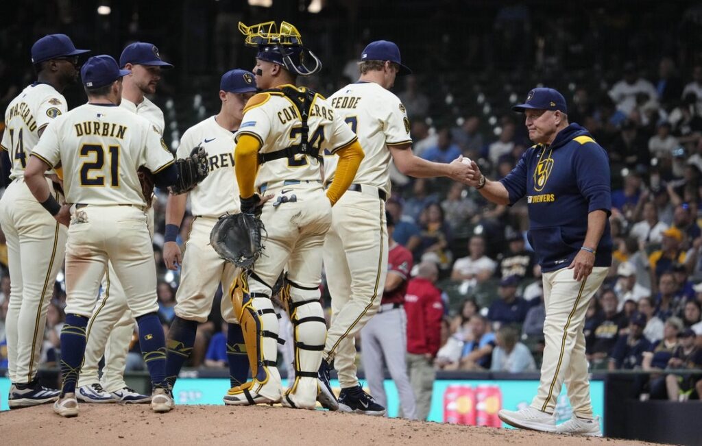26941515-1024x651 Brewers bid for sweep of Jays and struggling bullpen