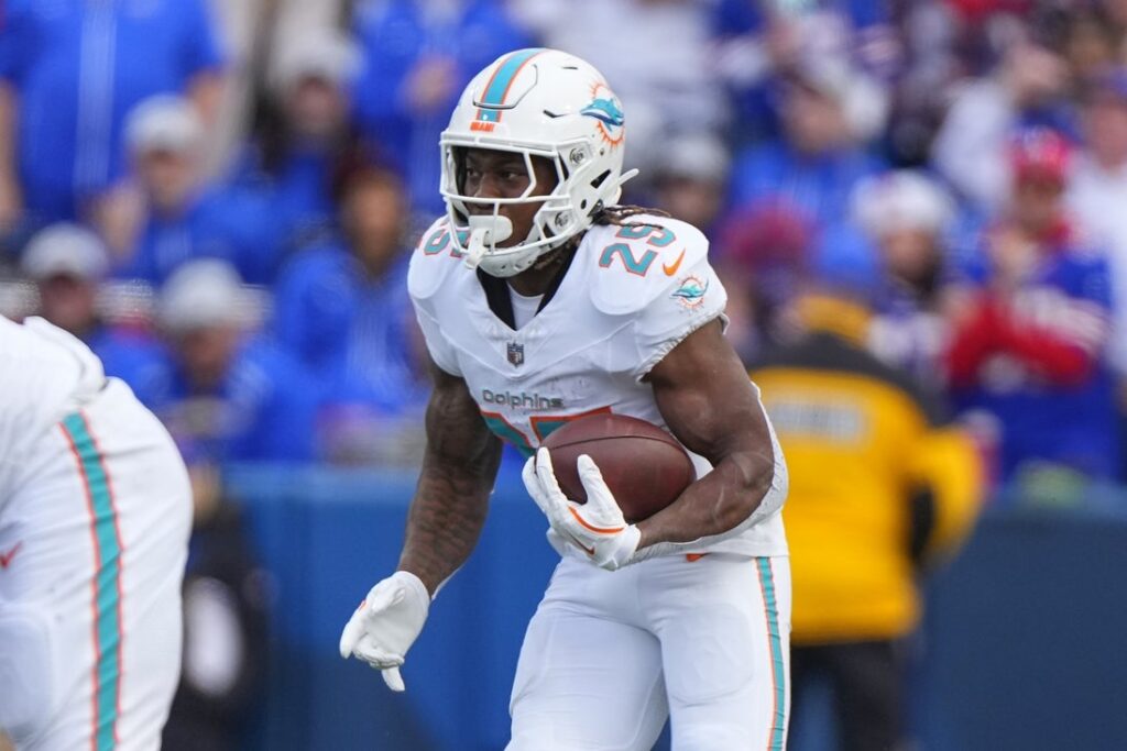 24696318-1024x683 Dolphins RB Jaylen Wright (leg) out multiple weeks