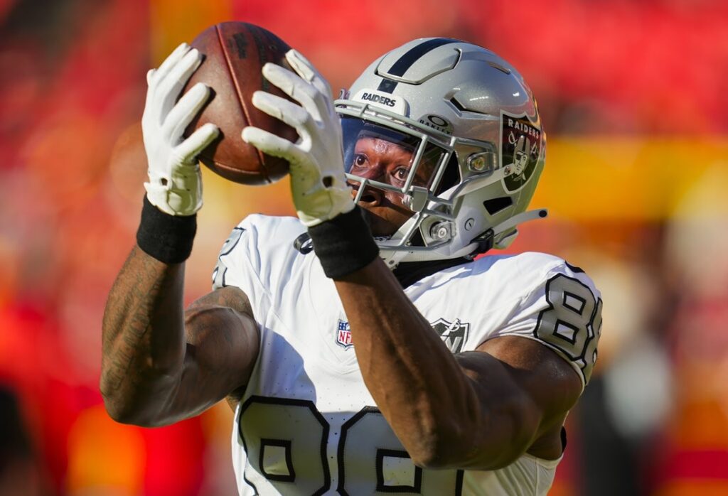 24905887-1024x698 Report: Raiders sign WR Justin Shorter in wake of Amari Cooper retirement