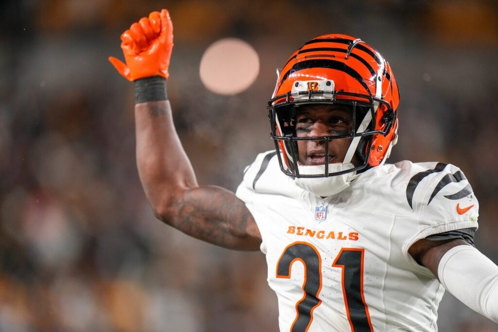 25118667-1024x683 Reports: Eagles working out ex-Bengals CB Mike Hilton
