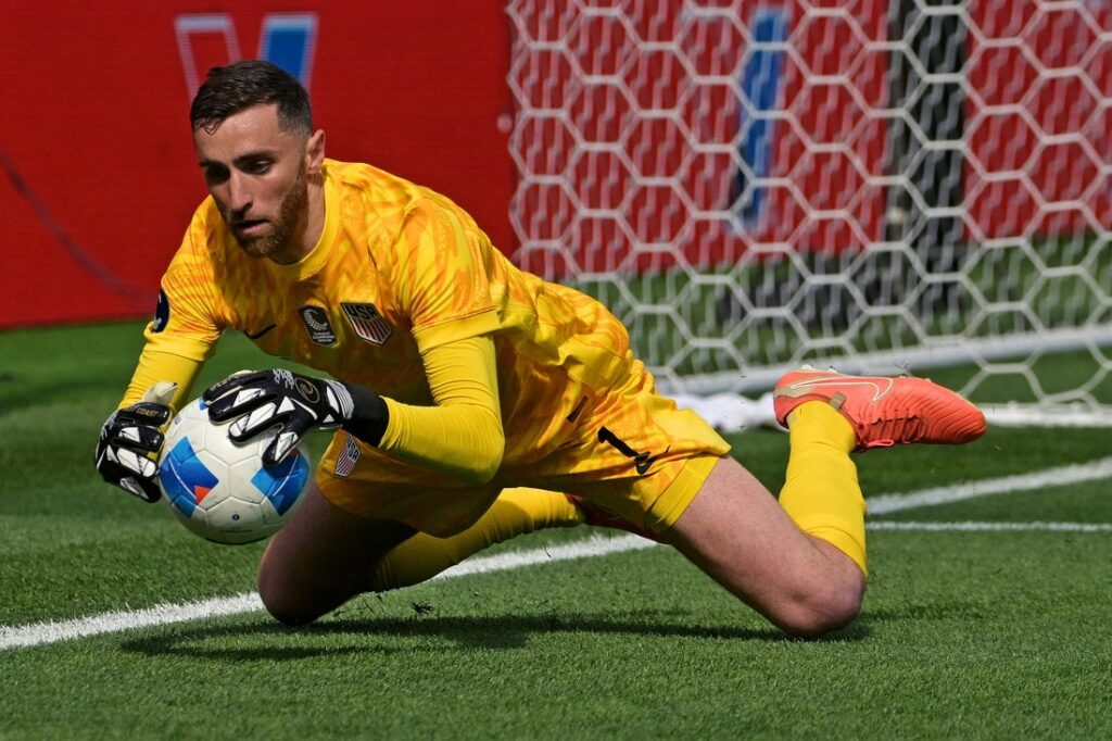 25750148-1024x682 USMNT GK Matt Turner leaving Nottingham Forest for Lyon