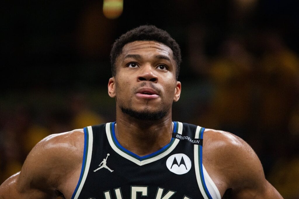 26047999-1024x683 Giannis Antetokounmpo (COVID) misses Bucks’ media day