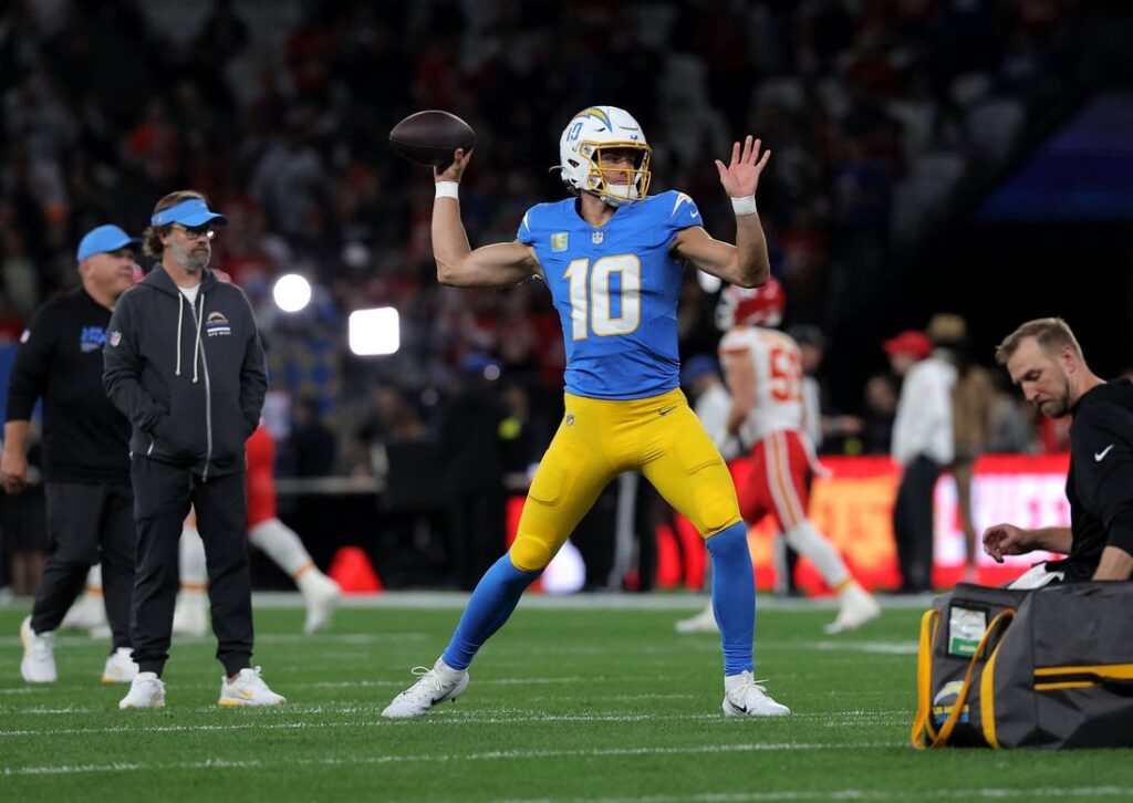 27008397-1024x726 Harbaugh-Carroll rivalry renewed as Chargers meet Raiders