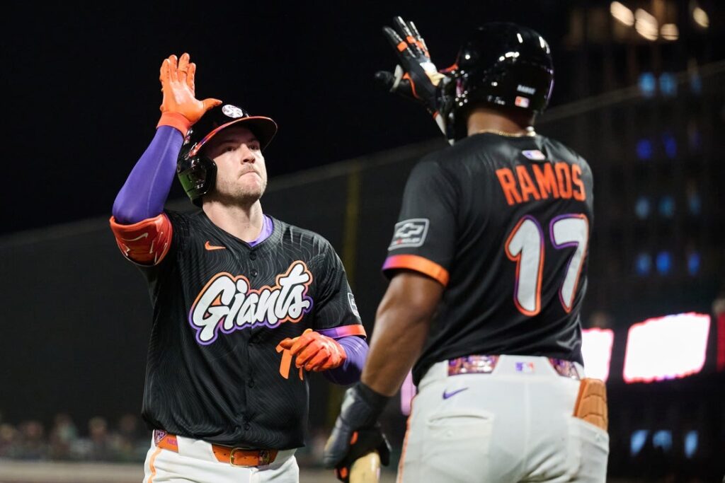 27044082-1024x683 Giants dump D-backs again, slice into wild-card deficit