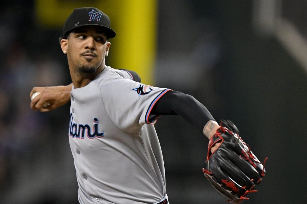 27138831-1024x683 Marlins stay hot, hand reeling Rangers 7th straight loss