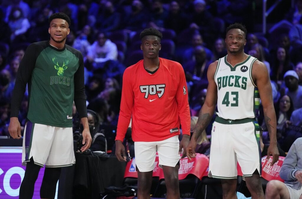 17725797-1024x677 Report: Bucks signing third Antetokounmpo brother, Alex
