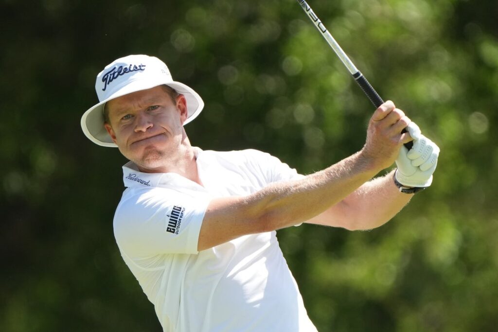 26263806-1024x683 Peter Malnati (chest) WDs from Sanderson Farms