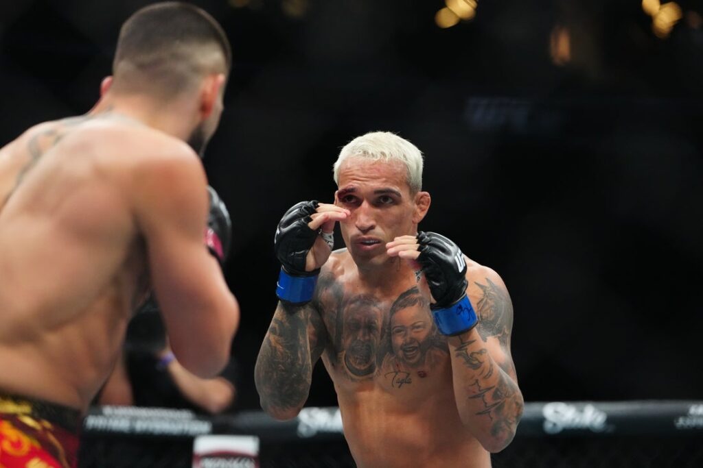 26556619-1024x683 UFC Fight Night: Charles Oliveira chokes out Mateusz Gamrot in main event