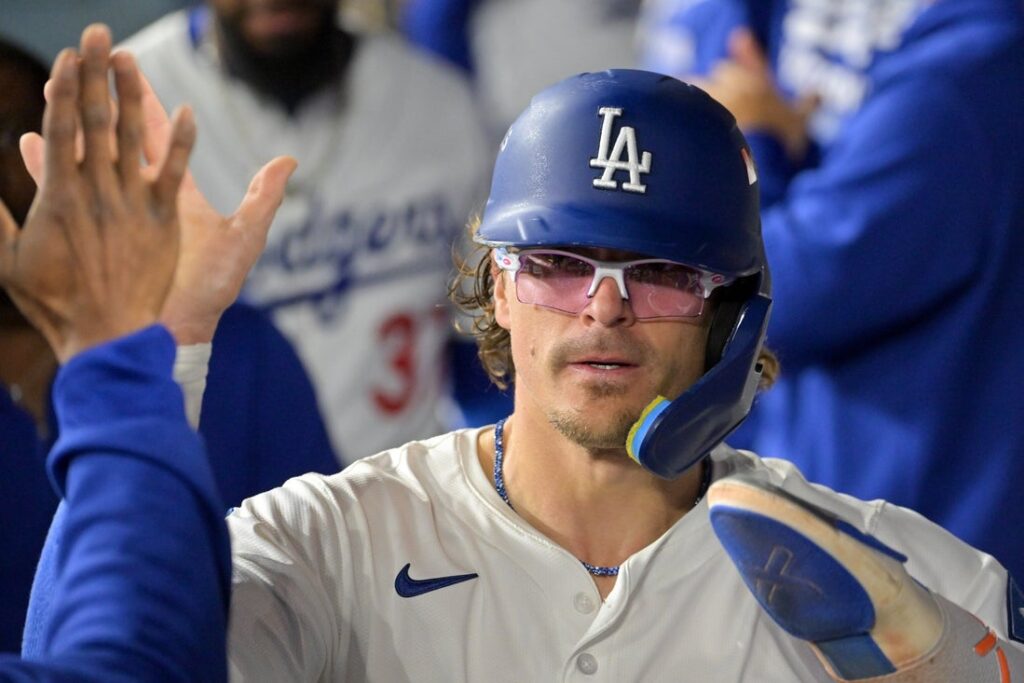 27222842-1024x683 Mookie Betts’ 4-hit night sends Dodgers past Reds, into NLDS
