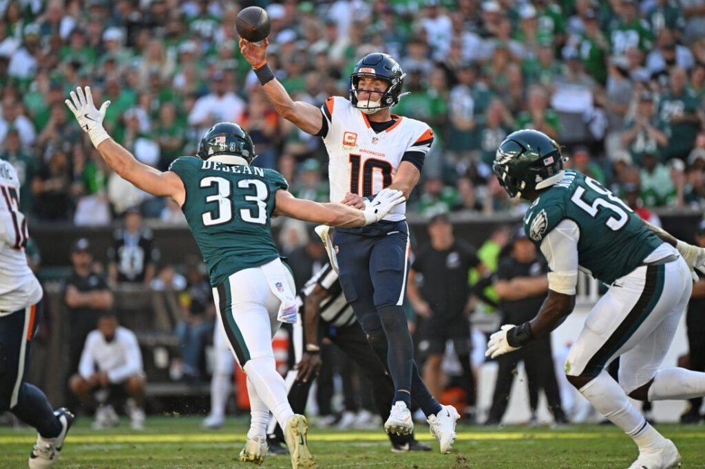 27255301-1024x682 NFL roundup: Broncos knock Eagles from unbeatens with furious comeback