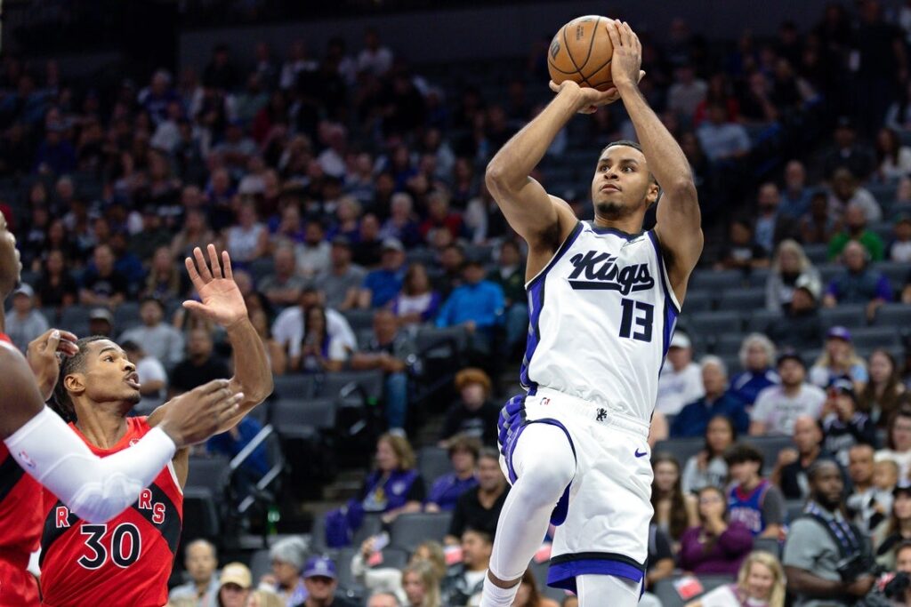 27277958-1024x683 Kings F Keegan Murray (thumb) expected to miss 4-6 weeks