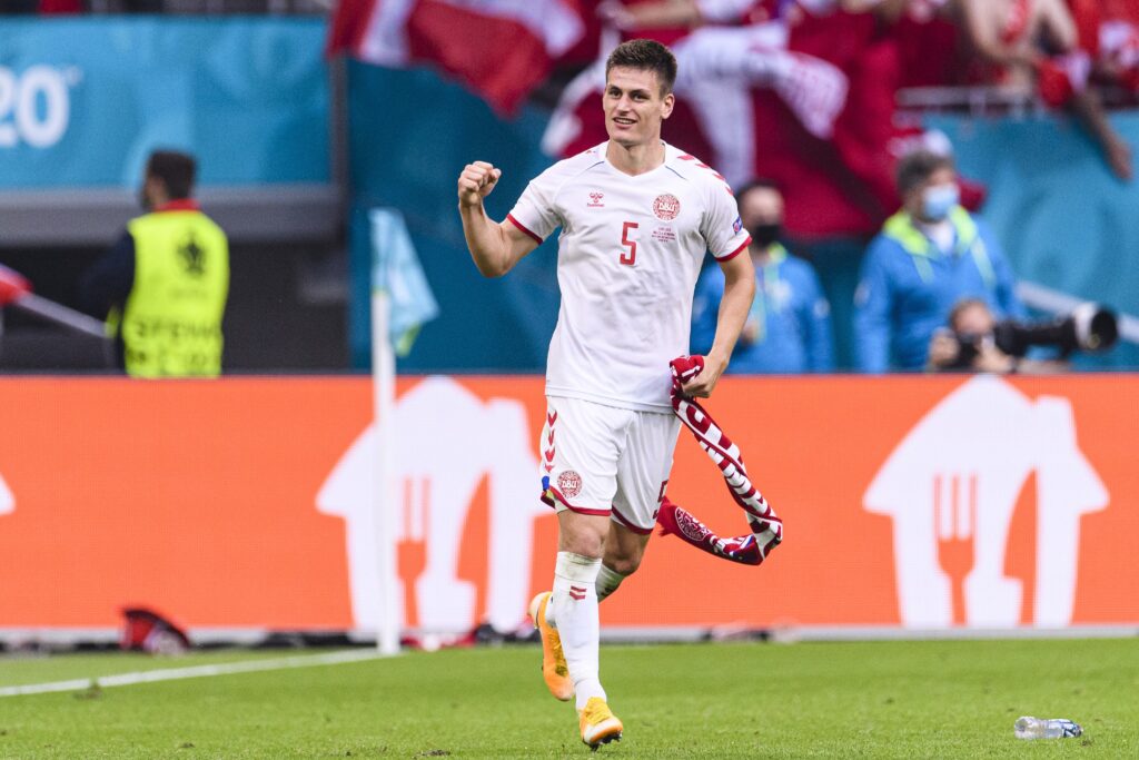 E5ZCLJXXIAcoBuR-1024x683 Denmark Dealt Severe Setback as Key Defender Faces Indefinite Absence