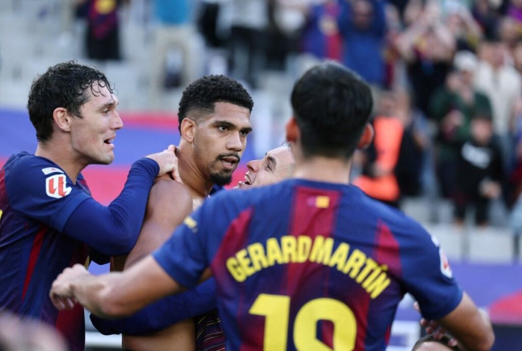 afp20251018799m4fav1midresfblespligabarcelonagirona-1024x689 Araujo Scores in Stoppage Time to Secure Late Win for Barcelona Over Girona