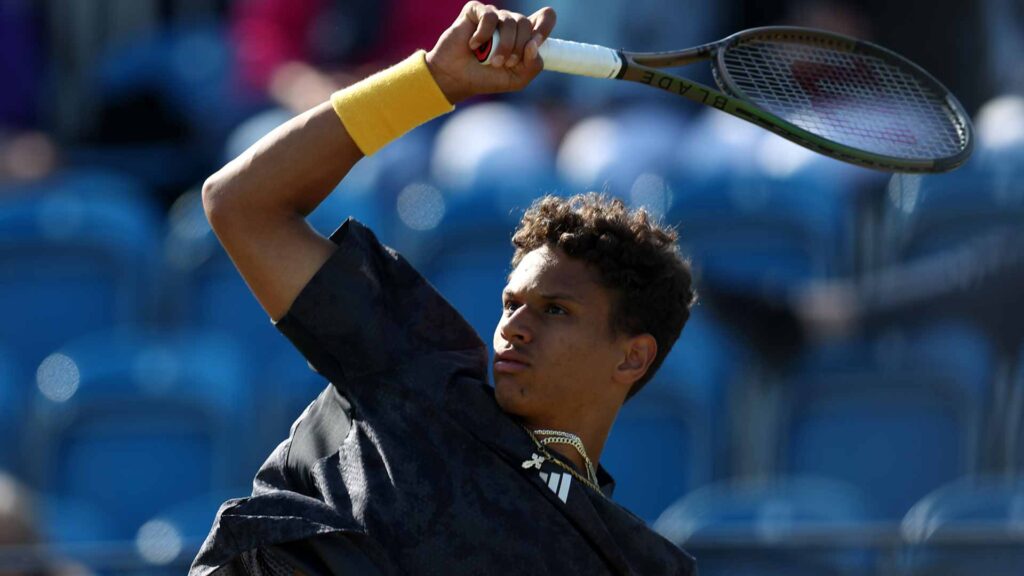 diallo-surbitonch-2023-thursday-1024x576 Diallo defeats Griekspoor at Paris Masters after Dutchman struggles on serve