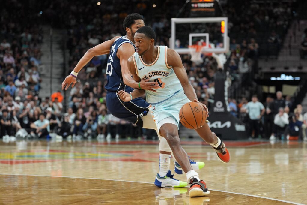 63ZTQFD6CZMVBNZRUQ7MWKLIYQ-1024x683 NBA Recap: Fox Shines as Spurs Top Pelicans, Hawks Outlast Lakers