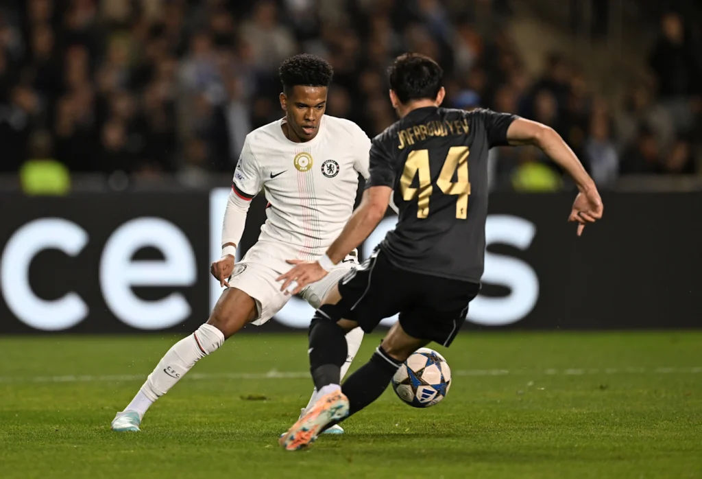 Estevao_skill_vs_Qarabag-1024x698 Garnacho strikes as Chelsea fight back to earn draw with Qarabag