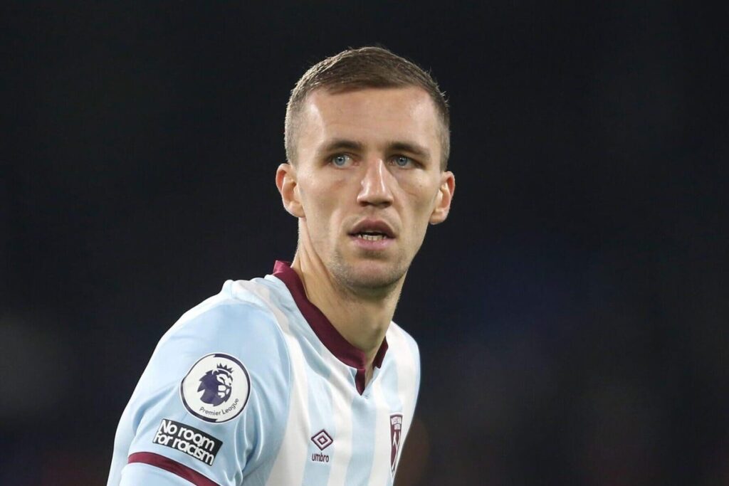 Tomas-Soucek-West-Ham-e1692087309580-1024x683 Fan confrontation costs Soucek the Czech captaincy as squad loses bonus