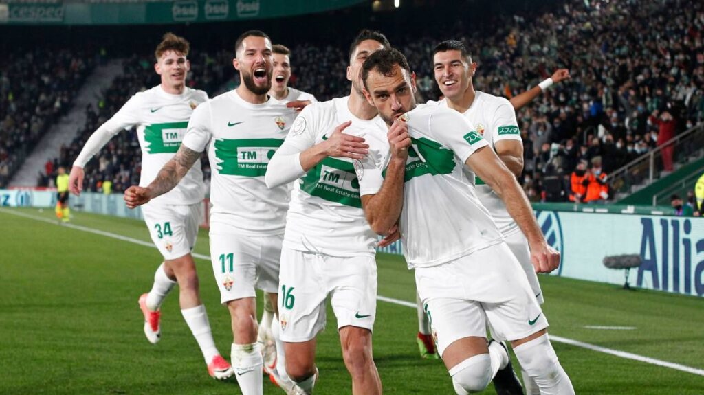 elche-cf-playing-at-estadio-martinez-valero-v2-67388-1024x575 How Espanyol and Elche Have Emerged as Surprise Packages in LaLiga This Season