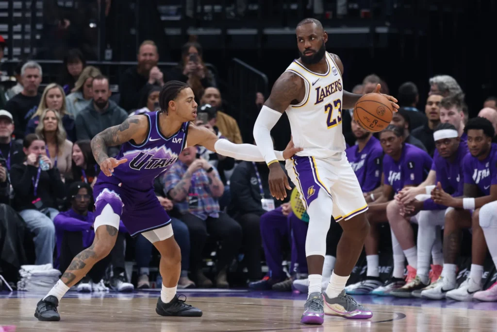 lebron-james-sends-strong-9-11-24-25-1920x1280-1-1024x683 NBA Roundup: Thunder stay hot as Lakers slip past Utah Jazz
