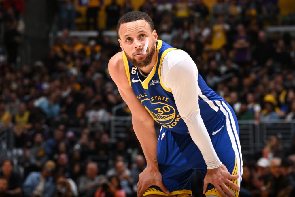pwrxfamjqmymsf2mjhux-1024x683 Steph Curry scores 49 as Warriors narrowly beat Spurs in NBA thriller