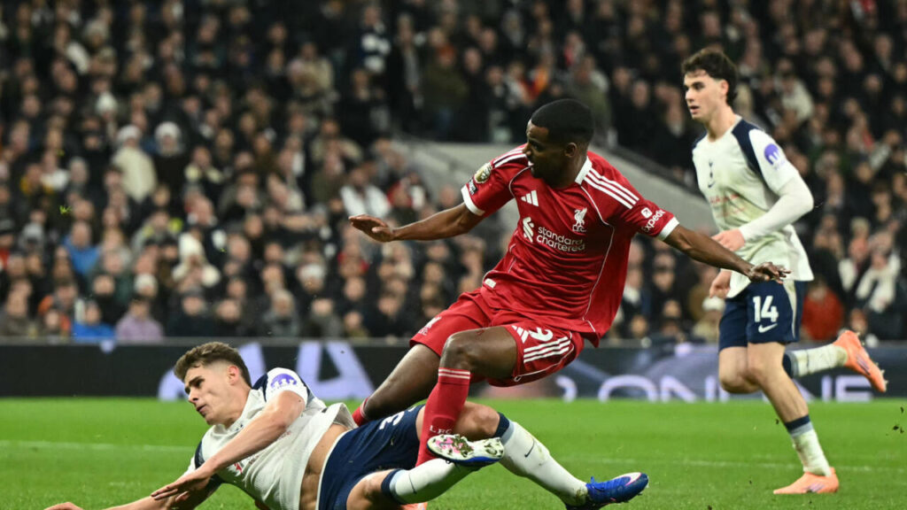 38b3c07e8fe33c6b6c1a2dc95299cf277fe7d0ec-1024x576 Liverpool survive late scare to beat nine-man Tottenham after Isak injury