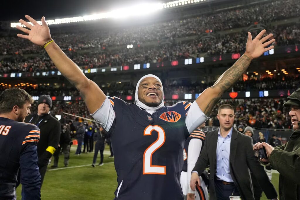 MKDPB7MG7V3CPJB565BN3ITMGU-1024x683 DJ Moore’s overtime touchdown seals Bears’ thrilling win over Packers