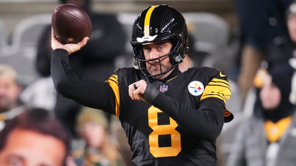 skysports-aaron-rodgers-nfl_7111617-1024x576 Steelers knock out Dolphins with crucial victory