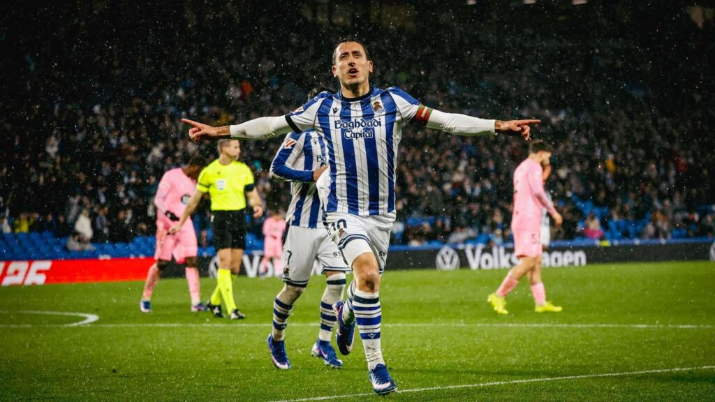 0_auph_001-3_945_-1024x576 Oyarzabal hits twice as 10-man Sociedad overcome Celta