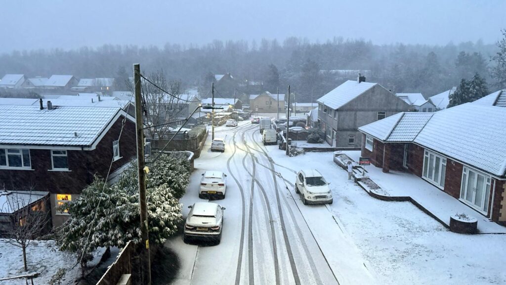 38f7b410-ecc7-11f0-b5f7-49f0357294ff-1024x576 Matches in Germany and England postponed due to icy conditions
