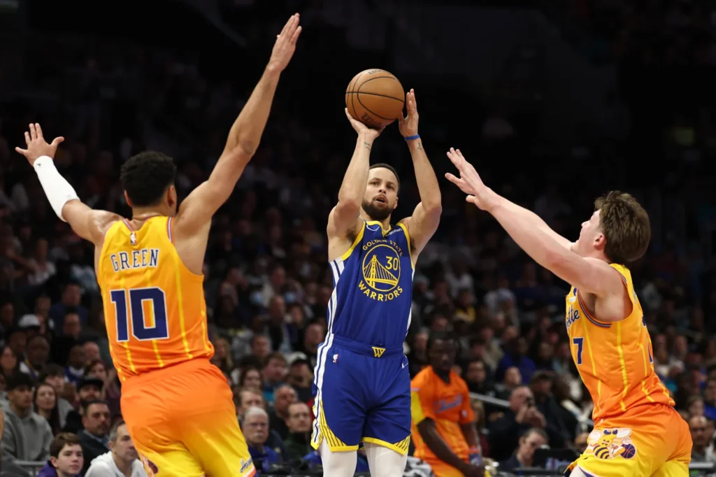 GettyImages-2254189564-1024x682 Curry’s 20-point third quarter propels Warriors past Jazz
