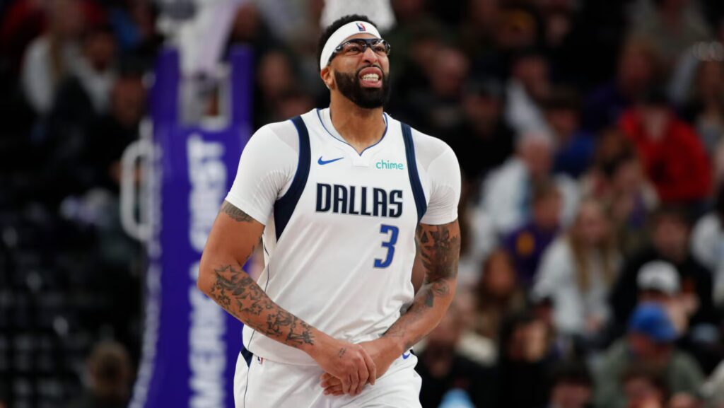GettyImages-2254729148-scaled-e1767999744955-1568x883-1-1024x577 Mavericks’ Anthony Davis faces extended layoff following fresh injury