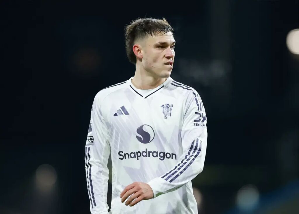 czCMDWQl-1024x732 Manchester United’s Manuel Ugarte emerges as Ajax loan target