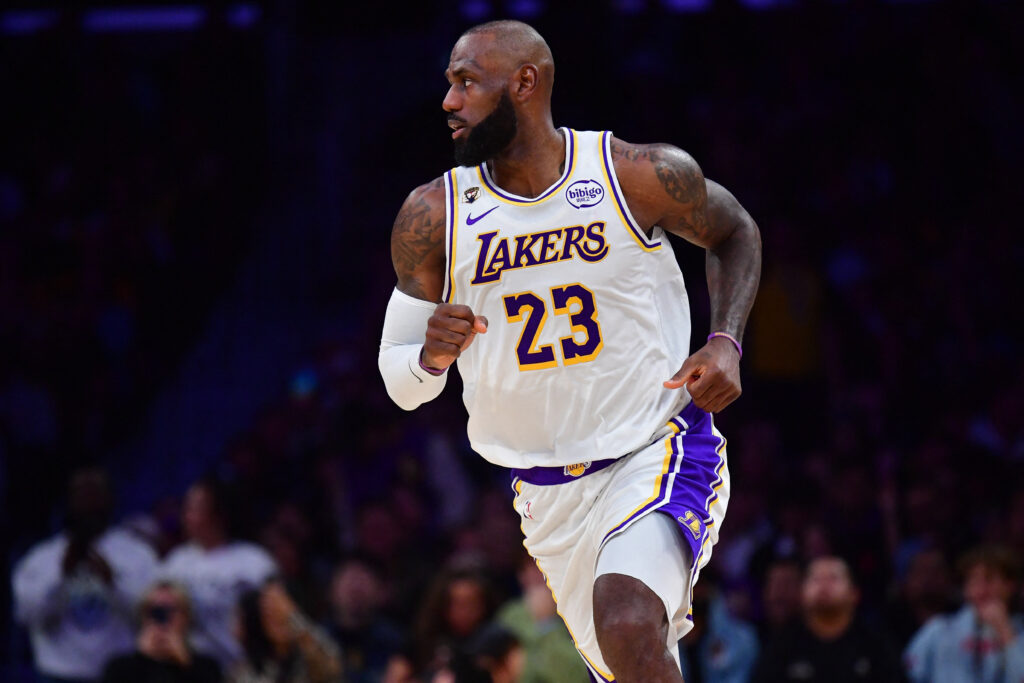 mfile_1840572_1_20260120071751-1024x683 LeBron James’ 21-Year Run as NBA All-Star Starter Finally Ends