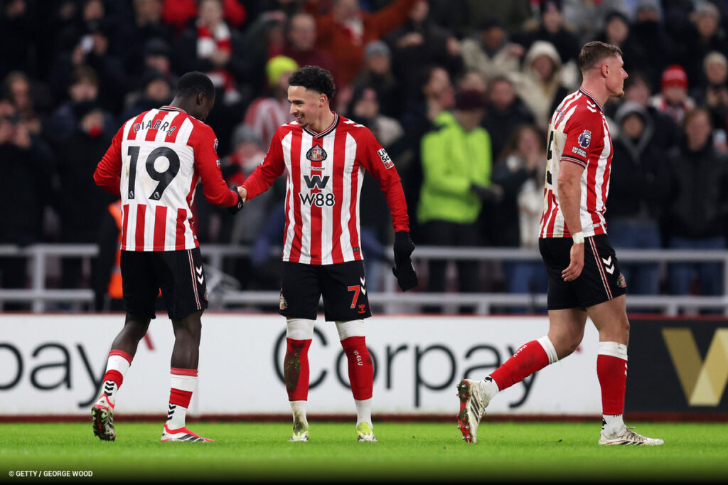1431701-sunderland-ease-past-burnley-to-maintain-unbeaten-home-recor-1024x682 Sunderland cruise to victory over Burnley as European charge continues