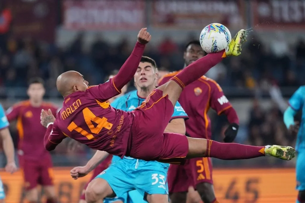 698a5b56caf41-1024x683 Donyell Malen nears record-breaking debut with AS Roma