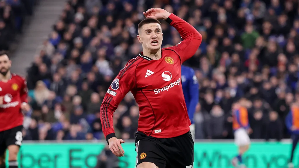 GettyImages-2263198230.jpg-1024x576 Šeško the super-sub strikes again as Man Utd edge past Everton to extend unbeaten run