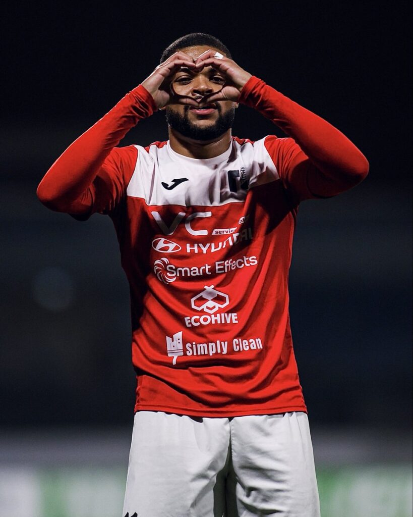 Vitinho-2-819x1024 Vitinho double fires Naxxar past ten-man Tarxien