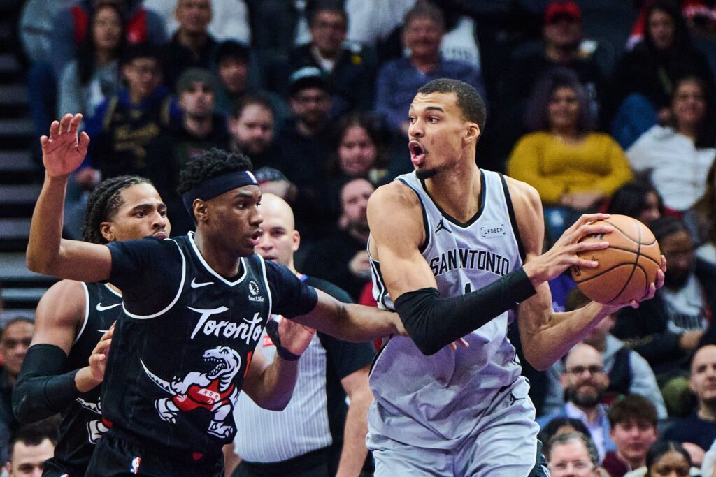 rawImage-1-1024x683 Spurs extend winning streak to 11 games as Rockets’ Kevin Durant reaches career milestone