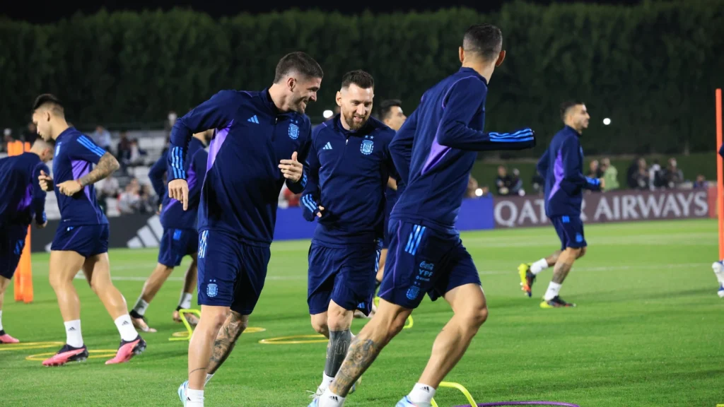 Fjy00SUXkAAr42o_1670869670439_1670869685433_1670869685433-1024x576 Nicolás Tagliafico says winning consecutive World Cups with Argentina would be a “dream come true”