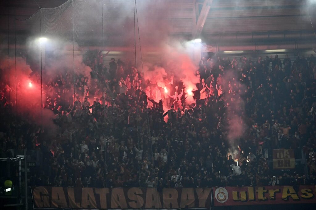 GettyImages-2263007304-scaled-1-1024x683 Galatasaray fans banned from Liverpool clash after fireworks incident involving Juventus supporters