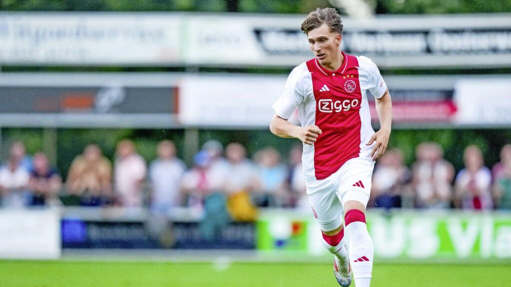 Mika-Godts-in-actie-namens-Ajax_-1024x576 Red Devils Eye Ajax Talent Mika Godts in Transfer Hunt