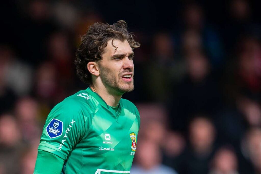 2dce5858-226f-41e6-a3dc-ea3d541df368-1024x683 AZ Complete Move for Go Ahead Eagles Goalkeeper Jari De Busser